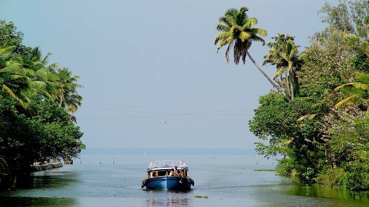 kovalam_boating